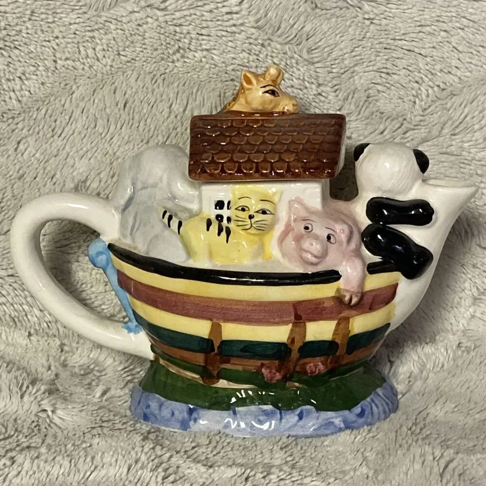 Noah's Ark Teapot New World Specialties Ceramic 1995 Medium Tea Whimsical ￼